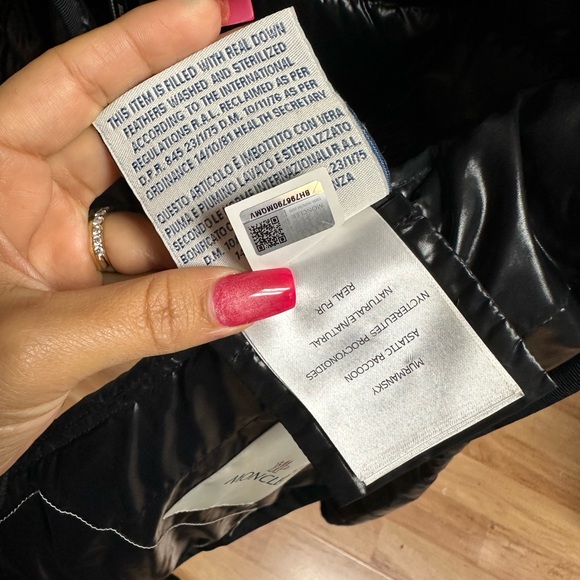 Moncler Black
Armoise Giubotto
Down Jacket - Picture 10 of 13